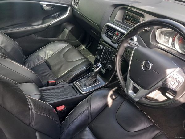 2016 Volvo V40 R Design Automatic Pan Roof 384965455