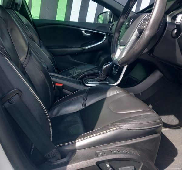 2016 Volvo V40 R Design Automatic Pan Roof 384965549