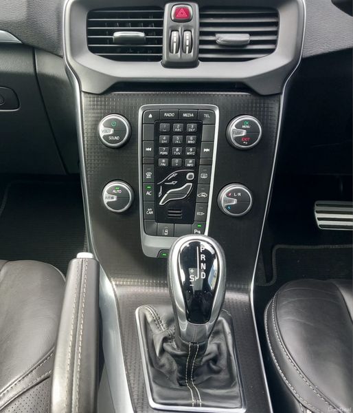 2016 Volvo V40 R Design Automatic Pan Roof 384965559