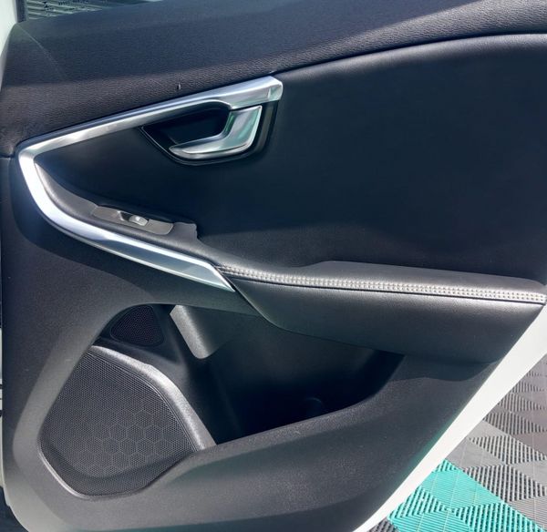 2016 Volvo V40 R Design Automatic Pan Roof 384965565