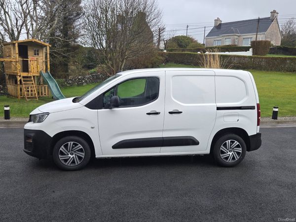 Peugeot Partner 2019 384935559