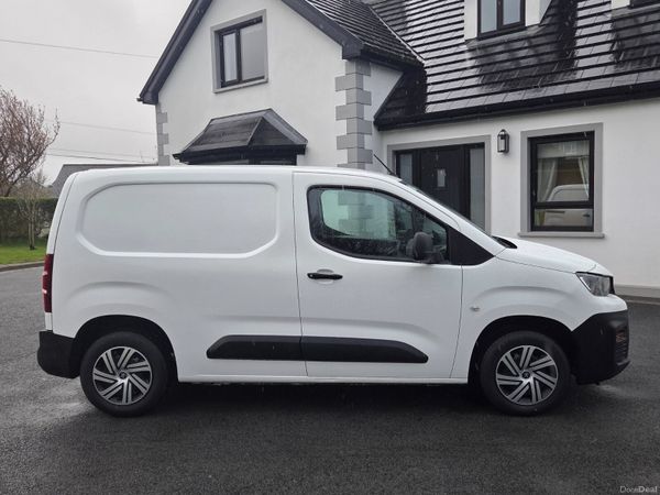 Peugeot Partner 2019 384935561