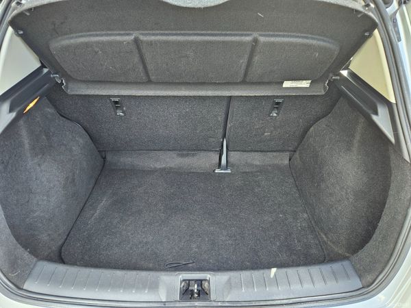 Nissan Pulsar 2015 1.2 XE 5 door 385060225