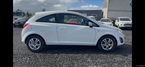 Opel Corsa 2012 1.2 petrol 385060383