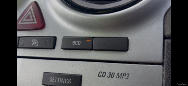 Opel Corsa 2012 1.2 petrol 385060387