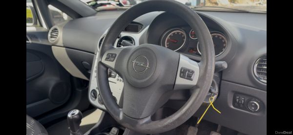 Opel Corsa 2012 1.2 petrol 385060389