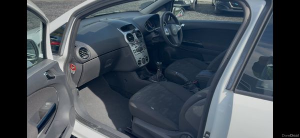 Opel Corsa 2012 1.2 petrol 385060391