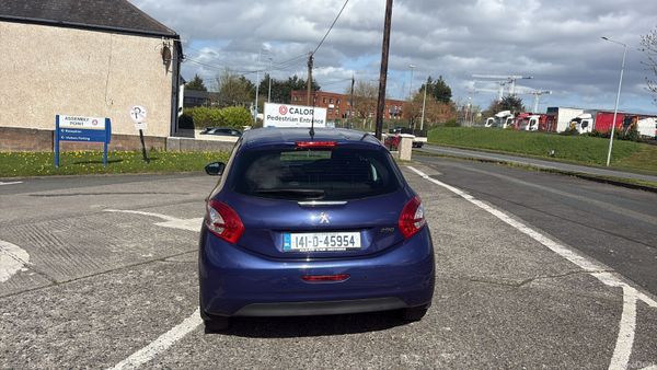 Peugeot 208 2014 385061739