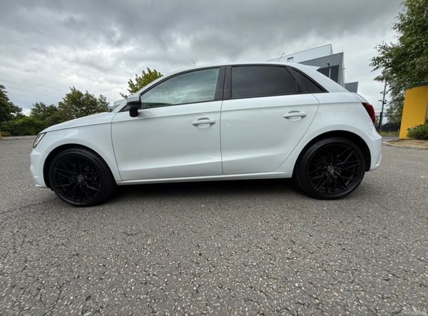 Audi A1 1.0 TFSI DSG Auto 385006237