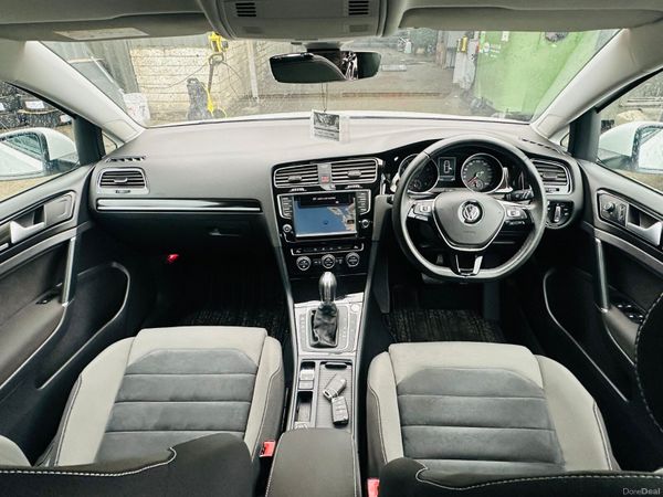 VOLKSWAGEN GOLF 2016 25K KM ONLY CAR PLAY 385029179