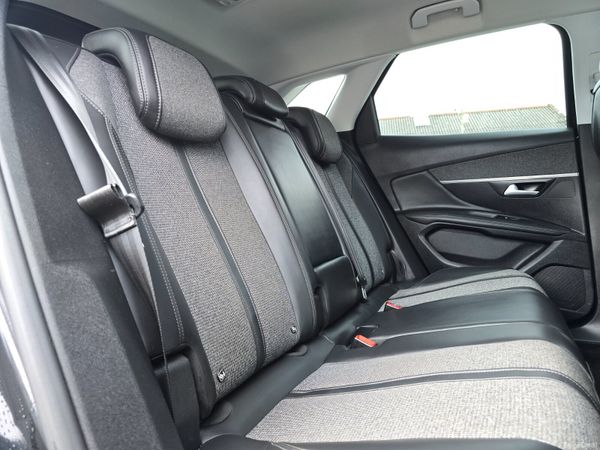 182 Peugeot 3008 BLUE ALLURE 130BHP 385104203