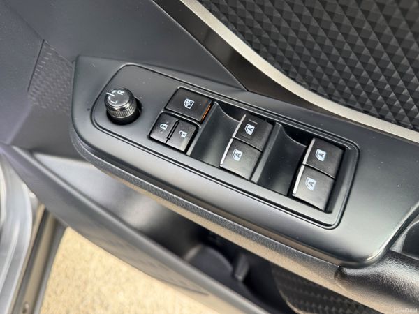 Toyota C-HR 2017 LUNA HYBRID 1.8 AUTO 385107891