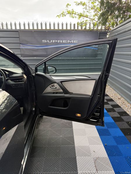 Toyota Avensis 2017 385127061