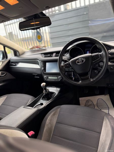 Toyota Avensis 2017 385127063