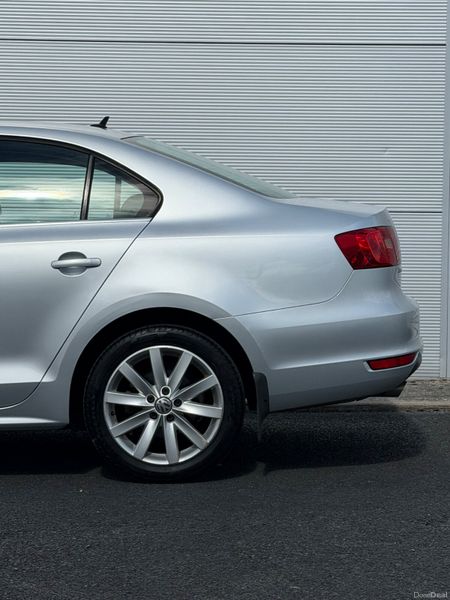 VW Jetta 1.6TDi Auto *LowKms *Highline 385240291