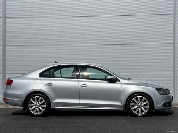 VW Jetta 1.6TDi Auto *LowKms *Highline 385240333