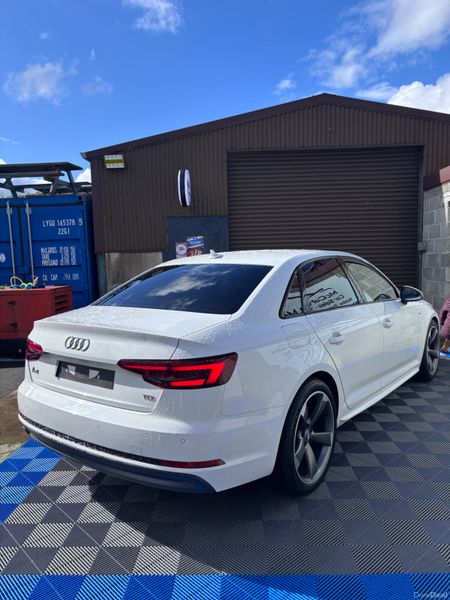 Audi A4  s line 385250279