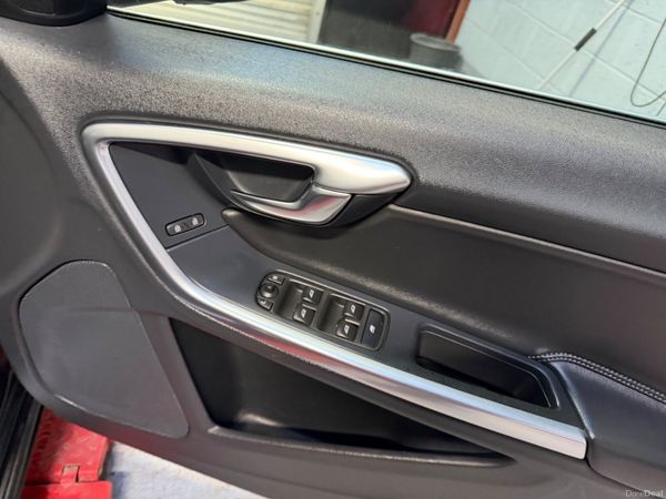 Volvo V60 2016     R- DESIGN  ! 385293283