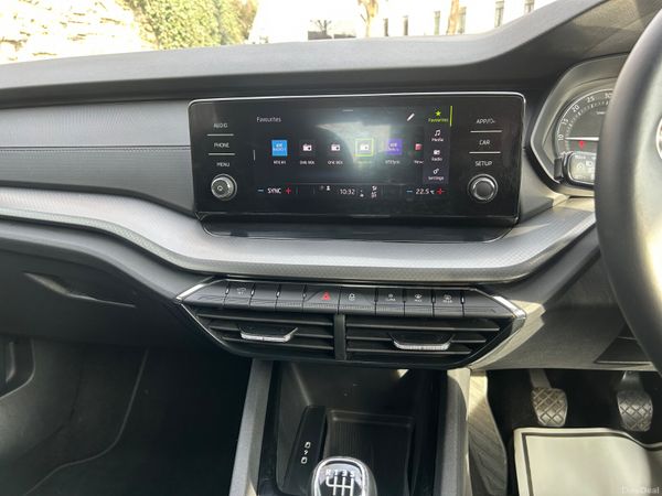 2022 SKODA OCTAIVA STYLE PARKING CAMERA 385385825