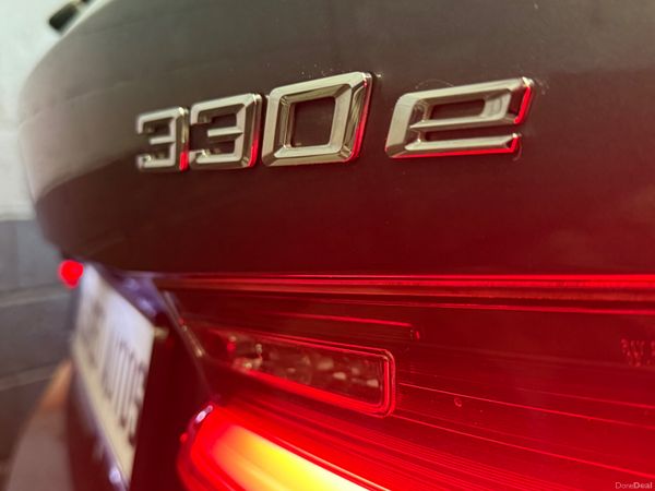 221 BMW 330e  SE  Pro Estate 385325111