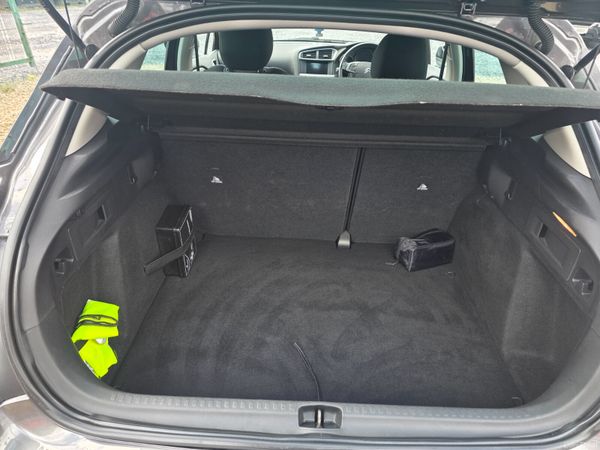 Citroen C4 2017 385444079