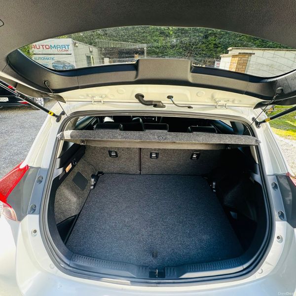 TOYOTA AURIS 2016 HYBRID 68000 KM ONLY 385452129