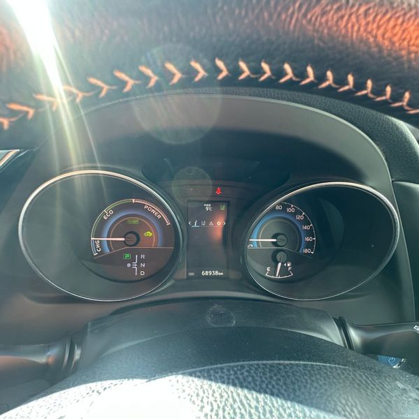 TOYOTA AURIS 2016 HYBRID 68000 KM ONLY 385452133