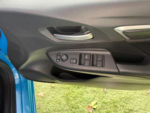 2014 Honda Fit/ JAZZ  Automatic 385406289