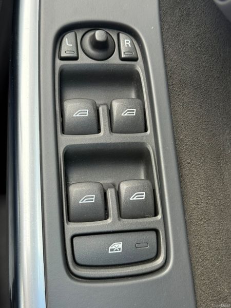 Immaculate Low Kms 171 Volvo XC60 R-Design! 385528219