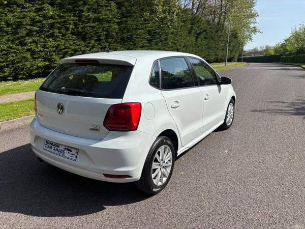 Volkswagen Polo 2015 385740469