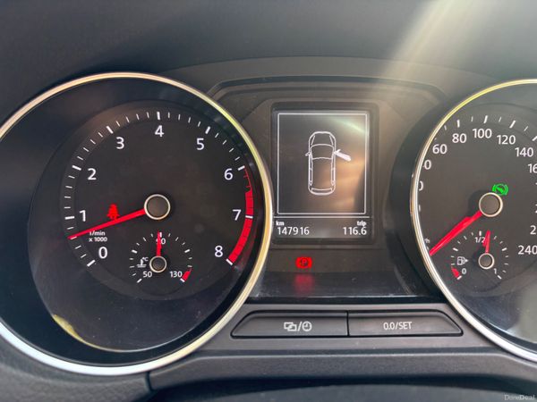 Volkswagen Polo 2015 385740471