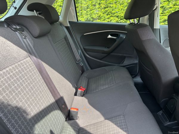 Volkswagen Polo 2015 385740473