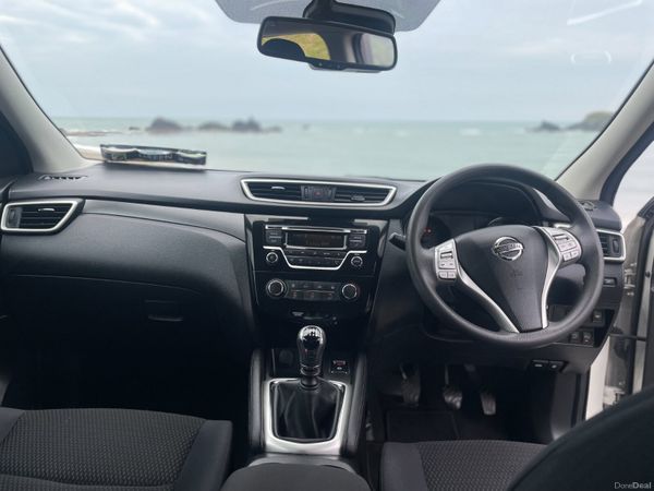 152 Nissan Qashqai.. Low KMs.. Car is Like New 385715305