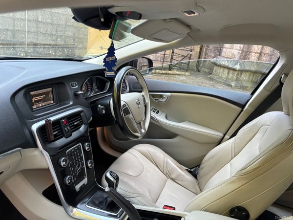 Volvo V40 2017 385876807