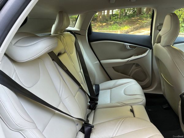 Volvo V40 2017 385876815