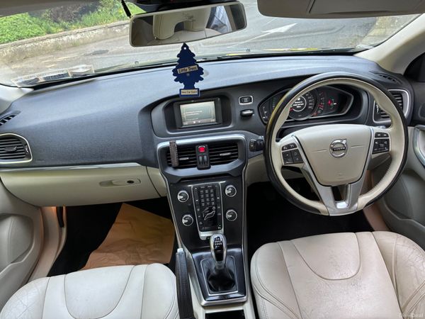 Volvo V40 2017 385876819