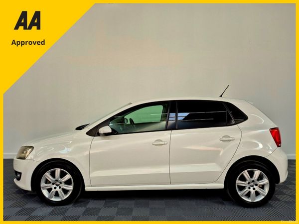 💥2013 Volkswagen Polo High-Line💥(Low Km's+Auto) 385957365