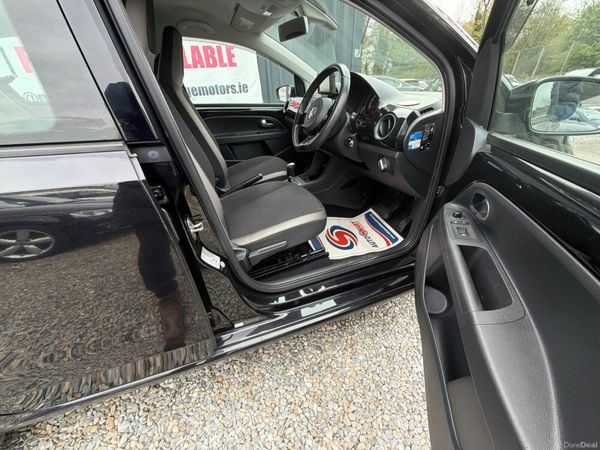 Volkswagen up! 2015 385912651