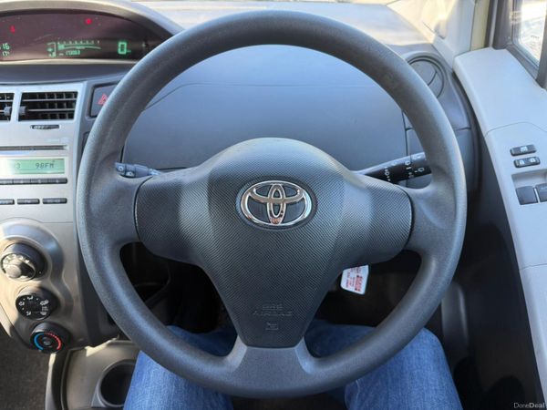 2011  Toyota Yaris  1.0 385937097