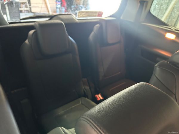 Peugeot 5008 2017 386079111