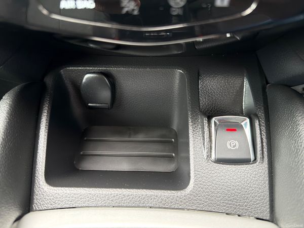 Nissan Qashqai 2015 DCI  SVE LOW Mileage 386079217