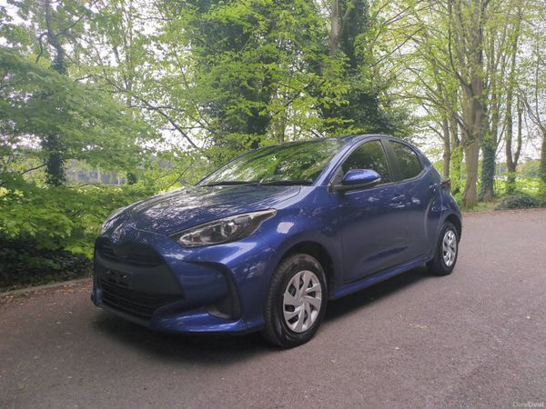 2021 Toyota Yaris X 4wd * lows kms* long NCT 386083615
