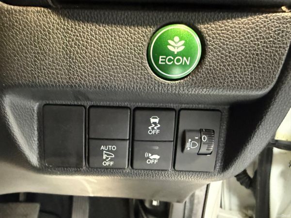 2015 Honda JAZZ/Fit 1.5 Hybrid Auto ,CarPlay 386142517