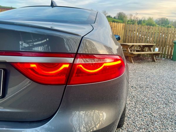 Jaguar XF 2018 386144441