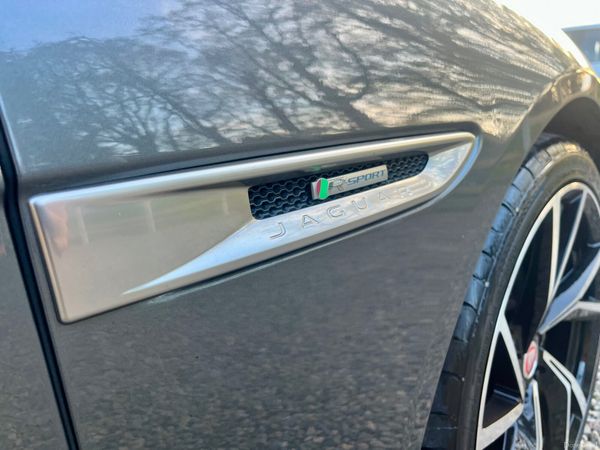 Jaguar XF 2018 386144419