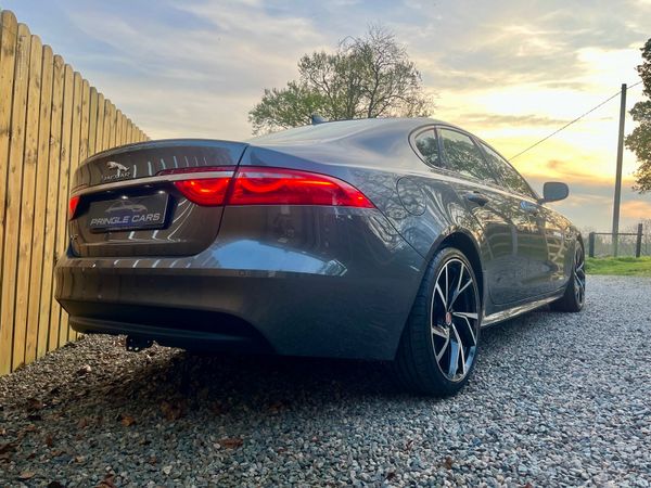 Jaguar XF 2018 386144425