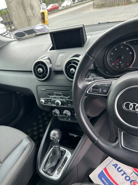 Audi A1 2015 386178051