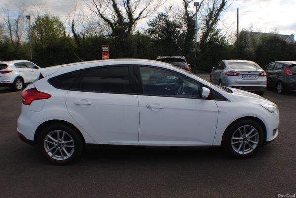 Ford Focus 2018 386190745