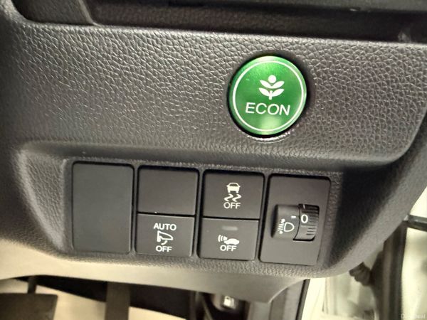 2017 Honda JAZZ/Fit 1.2 Hybrid Auto, 24K K.M 386139703