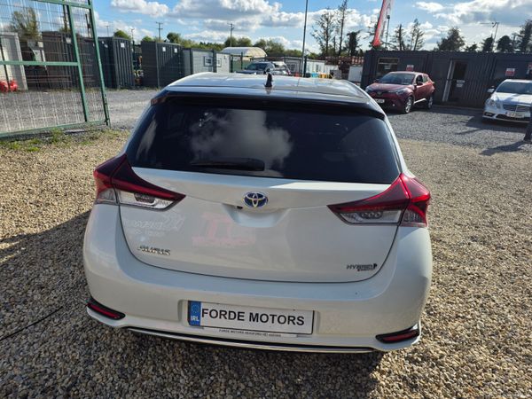 Toyota Auris 2017 386254785